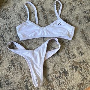 Sporty Boutine LA set in white.